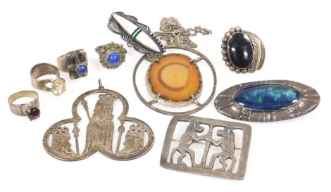 Silver and pewter jewellery, including an arts and crafts Ruskin style pewter, blue and green enamel oval brooch, sliced agate set pendant, stylised gem set rings, and a silver trefoil pendant, engraved and pierced with the three wise men, for Christmas 1