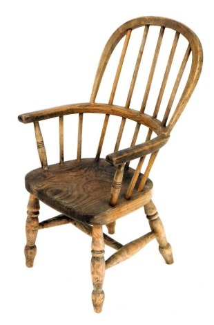 A 19thC ash and elm child's Windsor chair.