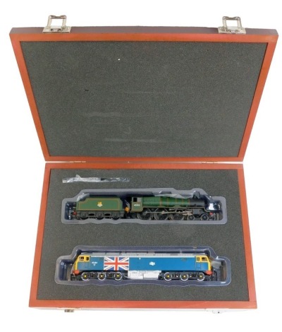 A Bachmann Branchline 25 Years 1989-2014 OO gauge box set, containing locomotive and tender, in green livery, 45552, and National Rail locomotive, in teal and yellow, 47164, in fitted presentation case.