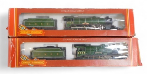 Hornby OO gauge locomotive, including class B17 Manchester United, in LNER apple green, and LNER class D49/1 Cheshire 2953, in LNER apple green, R053 and R378, boxed. (2)