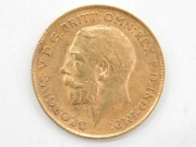 A George V half gold sovereign, dated 1914. - 2