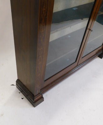 A late 19th/early 20thC mahogany satinwood and marquetry bookcase, the inverted break front top with a moulded edge, above an inlaid frieze, two glazed doors, on block feet, 114cm high, 126cm wide. - 4