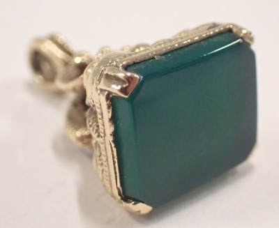 A 19thC 9ct gold framed seal fob, set with green agate, 2.5cm high, 6.7g all in. - 2