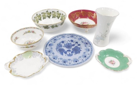 A quantity of ceramics, to include a Royal Worcester The Royal Hop design bowl, Royal Doulton Moon Flower vase, etc.