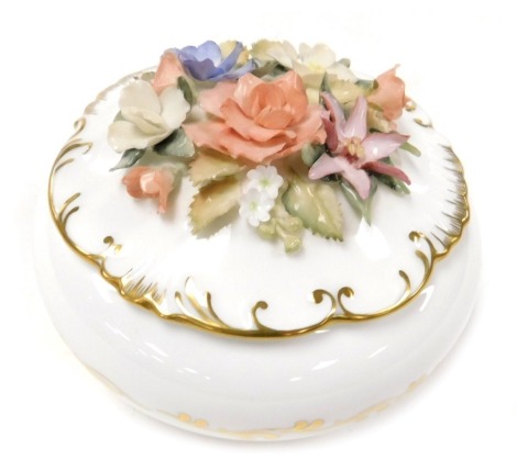 A Royal Crown Derby floral porcelain box, commemorating Her Majesty Queen Elizabeth the Queen Mother's 90th birthday, limited edition 159/2500, with certificate, signed by Hugh Gibson, 13cm diameter.