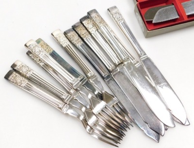 A group of silver plated Coronation pattern flatware, including knives, forks, cake slice and bread knives. - 2