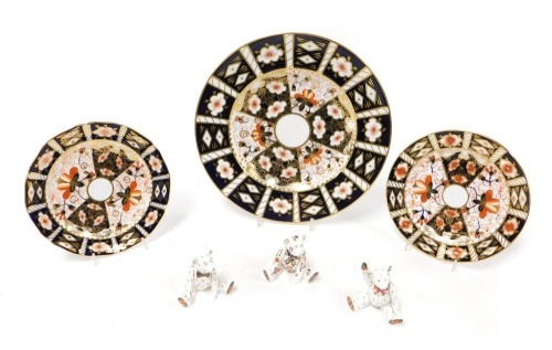 A Royal Crown Derby Imari porcelain plate, pattern number 2451, second, together with a pair of tea plates and three figures of seated teddy bears.