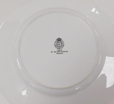 A Paragon porcelain Athena pattern part dinner service, comprising gravy boat on stand, ten dinner and dessert plates, eight side plates, together with a Royal Worcester porcelain Padua pattern dinner plate, and a gold Chantilly pattern cake stand. (qty) - 5