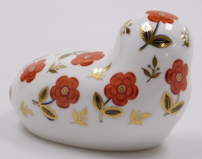 A Royal Crown Derby Imari paperweight modelled as a seal pup, gold stopper, 12cm wide. - 2