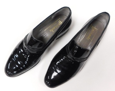 A pair of Harrods patent leather gentleman's evening shoes, size 8, with wooden stays. - 2