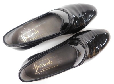 A pair of Harrods patent leather gentleman's evening shoes, size 8, with wooden stays. - 4