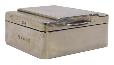 An Elizabeth II silver cigarette box, the stepped lid with engine turned decoration, Birmingham 1952, 7.48oz, 8.5cm wide.