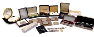 Silver and costume jewellery, including a gentleman's carnelian set pair of cufflinks with matching tie pin, gold plated tie slide, and an Austrian commemorative bracelet, together with a hip flask, travelling manicure set, commemorative crowns etc. (qty)