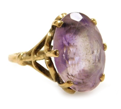 A 9ct gold and pale amethyst set ring, in a claw setting, size O, 5.1g.