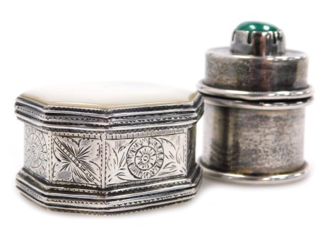 An Elizabeth II silver and mother of pearl inlaid box, of octagonal form, with engraved decoration, and a further box of cylindrical form, the lid set with a malachite cabochon, stamped 925, 2.40oz all in.