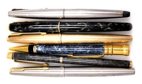 A Sheaffer fountain pen, Parker Sonnet ballpoint pen, further ballpoint and fountain pens. (6)