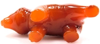 A red agate carving of a polar bear, 7cm wide. - 3