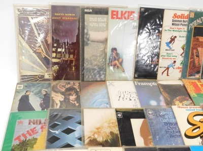 1960s and later LPs, including David Bowie, Pink Floyd, Elton John, The Hollies, Rod Stewart and Simon & Garfunkel, together with easy listening and 45rpm singles. (qty) - 3