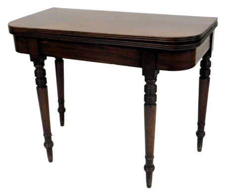 An early 19thC mahogany tea table, the rectangular top with rounded corners and reeded edge, enclosing a polished surface, on turned tapering legs, 72cm high, 92cm wide.