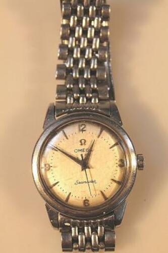 A gent's Omega 'Seamaster' stainless steel wristwatch.
