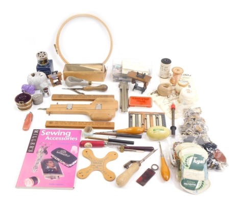 Various sewing accessories, including button hooks, nylon, frames, pins, etc. (1 tray)