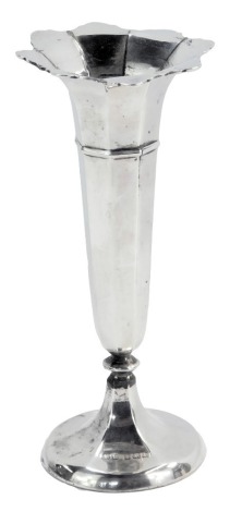 A George V loaded silver bud vase, of octagonal trumpet form, a hexagonal circular base, Birmingham 1916, with weighted base, 14cm high, 3.41oz gross.