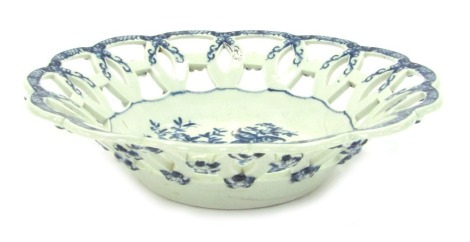 An 18thC Worcester First Period pierced blue and white basket, with transfer printed rose decoration, 25cm diameter.