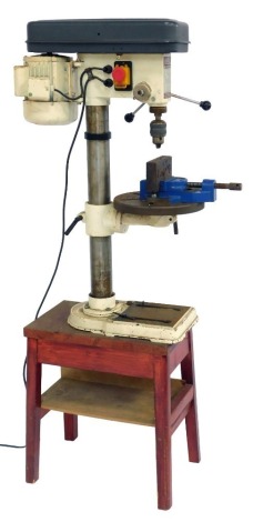 An Axminster Power Tools Centre Model CH16N pillar drill.