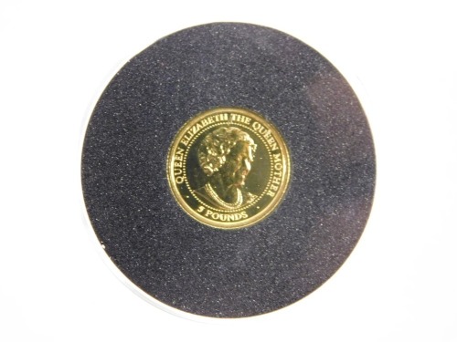 A Queen Elizabeth Queen Mother Guernsey five pound gold coin, from 1999, with certificate of authenticity.