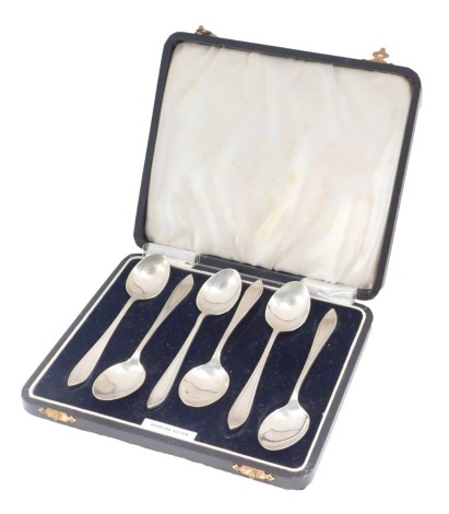 A set of six George V silver teaspoons, each with reeded border, maker AP & Co, Birmingham 1933, 2.07oz, in fitted case.