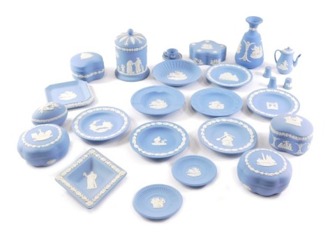 A quantity of Wedgwood blue Jasperware, to include ashtrays, thimbles, boxes and covers, etc. (1 tray)