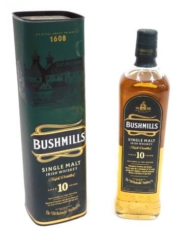 A Bushmills Single Malt Irish Scotch Whisky, aged 10 years, in presentation box.