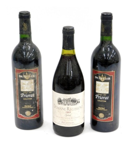 Three bottles of vintage red wine, comprising Domaine Regismont Syrah 1993, and two bottle of De Muller Priorat 1994. (3)