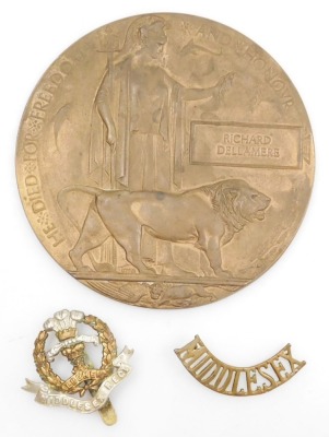 A WWI medal trio, comprising British War medal, 1914-15 Star and Victory medal, all inscribed to L-13376 Pte. R (Richard) Delamere, Middlesex Rgt., with bronze death plaque, cap badge and shoulder title. - 6