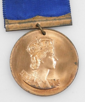 A WWI medal pair and later associated family medals, comprising 1914-18 British War medal and Victory medal, inscribed to 85536 Gnr. F Wilson, Royal Artillery, 1939-45 British War medal and Defence medal, and George VI General Service medal with South Eas - 11