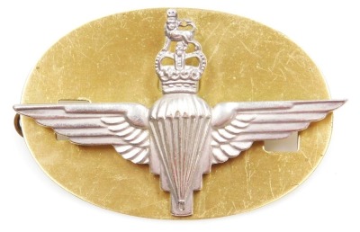 Parachute Regiment interest, including Parachute Regiment silver cygnet ring with raised crest, Birmingham 1993, Parachute Regiment maroon woven cloth belt with crested buckle, cap badge, cufflinks, Armed Forces Veteran badge and Cambrian Patrol medallion - 5