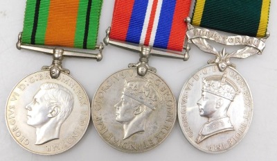 A WWII medal group, comprising 1939-45 British War medal, 1939-45 Star, Italy Star, Africa Star with 1st Army clasp, Defence medal and George VI Territorial Efficiency medal, with original box to 7600298 B Thackray REME. - 4