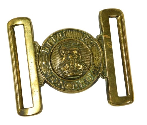 A British Army brass belt buckle, bearing Dieu et Mon Droit Legend.