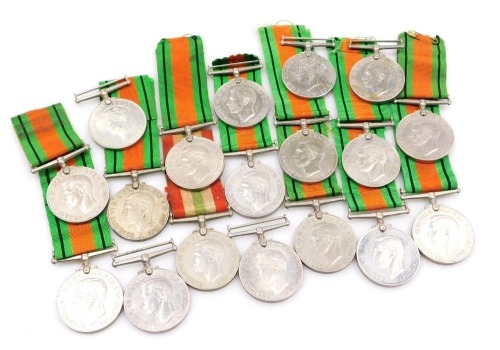 1939-45 Defence medals, mainly with ribbons, one odd ribbon. (18)