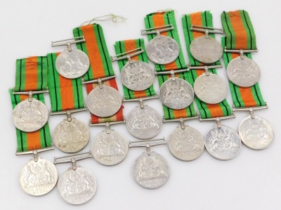 1939-45 Defence medals, mainly with ribbons, one odd ribbon. (18) - 2