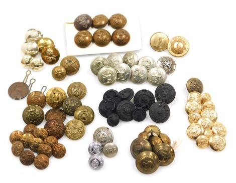 A collection of various military and livery buttons. (1 bag)