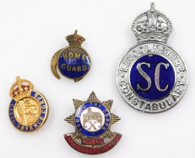 A collection of military lapel badges and other insignia, a sweetheart brooch, etc., including Territorial Army, RAF, Royal Lincolnshire Regiment, Home Guard, etc. - 3