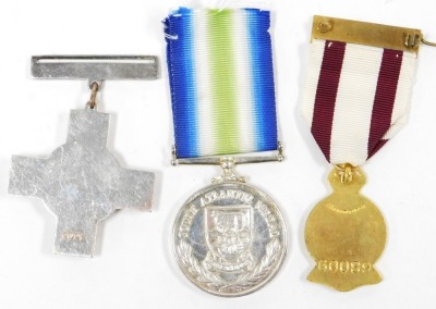 A US Navy Military Commendation medal, etc., including a Queen Elizabeth South Atlantic medal replica, British Red Cross Society Service medal, and a replica Military Cross. - 5