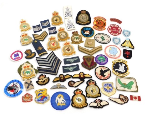 A collection of military cloth badges, insignia and epaulettes. (1 bag)