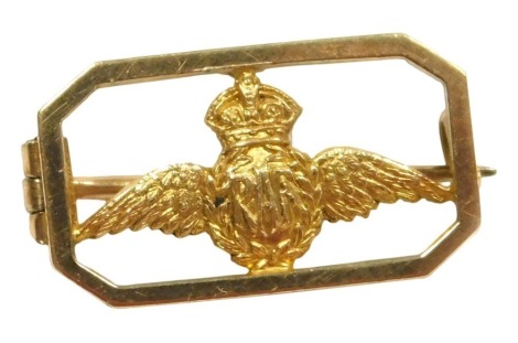 An RAF sweetheart brooch, yellow metal stamped 9ct, with hinged pin, 1.6g.