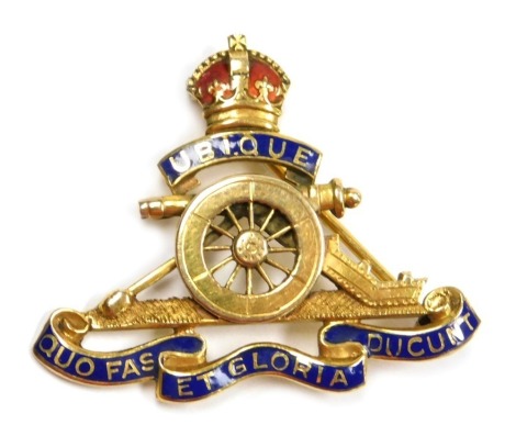 A sweetheart brooch for The Royal Artillery, yellow metal with enamel, stamped 9ct, with hinged pin, 5.5g all in.