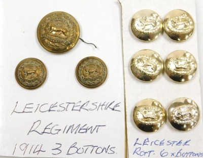 A collection of Leicestershire Regiment buttons and cap badges, and rank insignia, some reputedly relating to Ex Major RS Clarke. (1 tray) - 3