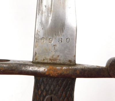 Two Spanish 1941 pattern Bolo Toledo machete bayonets, each with 24cm fullered blades, each stamped with crown and FN monogram with Toledo to the riccasos and one numbered 6980T, the other 1970M, chequered grips, each with steel scabbards. - 4