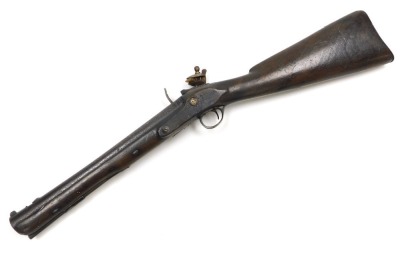 An 18thC flintlock blunderbuss, the lock plate indistinctly stamped Theo Richards, the 35cm barrel with fore and rear sights, ramrod and walnut stock, engraved brass trigger guard with acorn terminal, 75cm overall. - 4