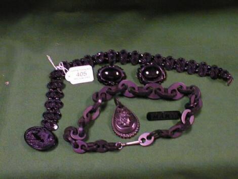 A selection of jet and other mourning jewellery (6 items)